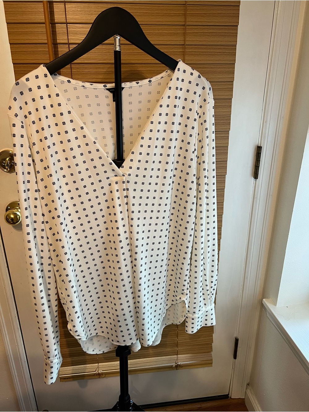Ann Taylor White V-Neck Long Sleeve Blouse with Navy Dot Print